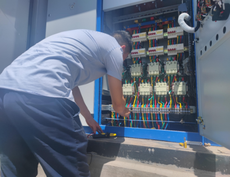 市產(chǎn)投集團(tuán)宜浩園林公司對(duì)園區(qū)路燈配電設(shè)施開(kāi)展專(zhuān)項(xiàng)巡檢工作(圖2)